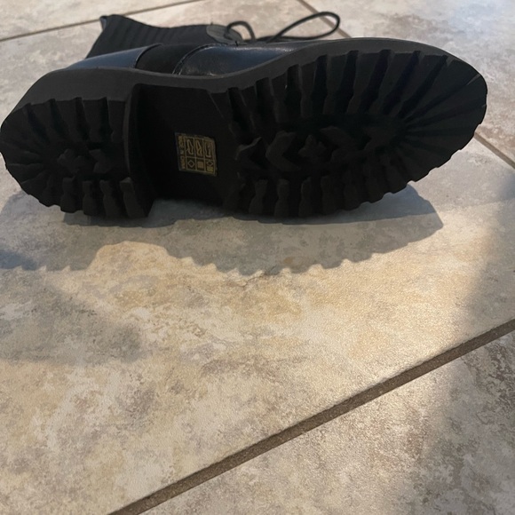 Black Lace-Up Ankle Boots size 8 - Picture 4 of 5